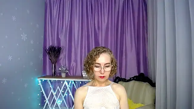 Snapshot of queen_a_n_i chatting on 06-29-26, 10:15 queen a n i online show from 06-29-26, 10:15