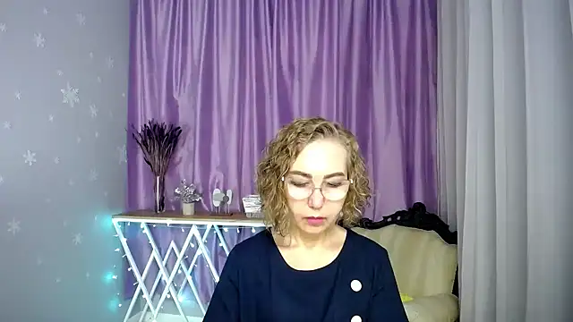 Snapshot of queen_a_n_i chatting on 07-08-26, 08:52 queen a n i online show from 07-08-26, 08:52
