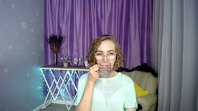 Snapshot of queen_a_n_i chatting on 07-11-26, 05:54 queen a n i online show from 07-11-26, 05:54