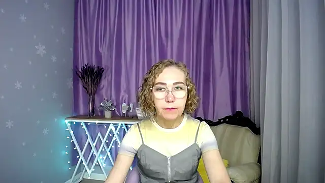 Snapshot of queen_a_n_i chatting on 07-12-26, 08:27 queen a n i online show from 07-12-26, 08:27