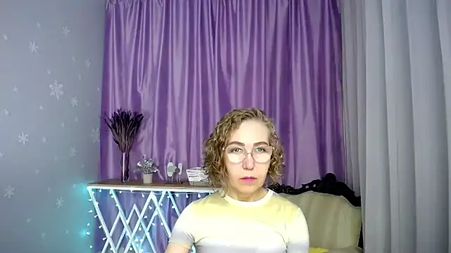 Snapshot of queen_a_n_i chatting on 07-13-26, 07:11 queen a n i online show from 07-13-26, 07:11