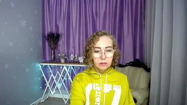 Snapshot of queen_a_n_i chatting on 07-14-26, 12:22 queen a n i online show from 07-14-26, 12:22