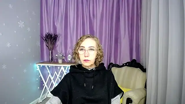 Snapshot of queen_a_n_i chatting on 07-18-26, 08:18 queen a n i online show from 07-18-26, 08:18