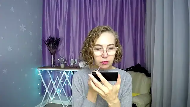 Snapshot of queen_a_n_i chatting on 07-19-26, 05:00 queen a n i online show from 07-19-26, 05:00