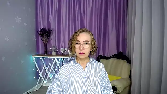 Snapshot of queen_a_n_i chatting on 07-22-26, 06:16 queen a n i online show from 07-22-26, 06:16