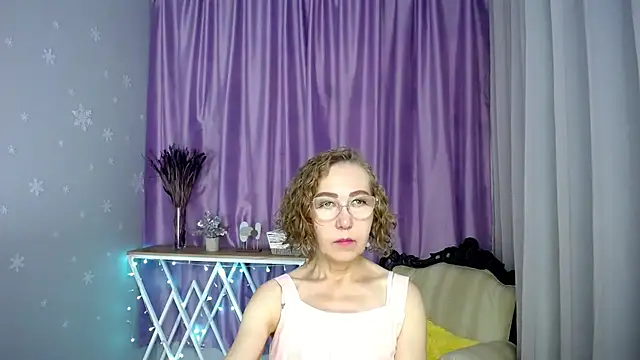 Snapshot of queen_a_n_i chatting on 07-25-26, 07:28 queen a n i online show from 07-25-26, 07:28
