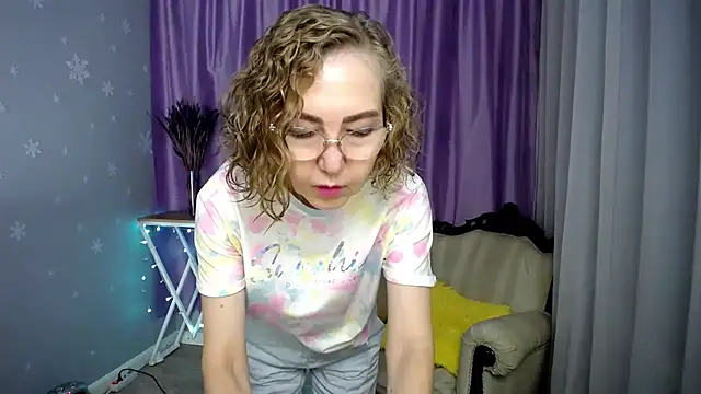 Snapshot of queen_a_n_i chatting on 07-28-26, 05:58 queen a n i online show from 07-28-26, 05:58