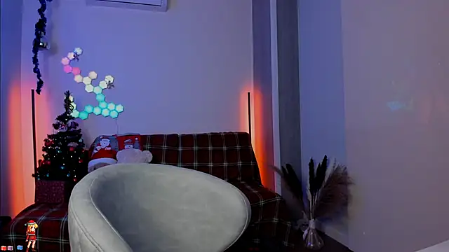 Snapshot of victorias_world chatting on 12-18-24, 10:24 victorias world online show from 12-18-24, 10:24