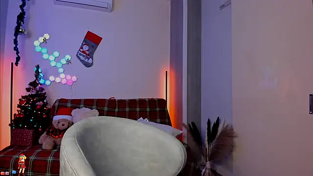 Snapshot of victorias_world chatting on 12-19-24, 04:24 victorias world online show from 12-19-24, 04:24