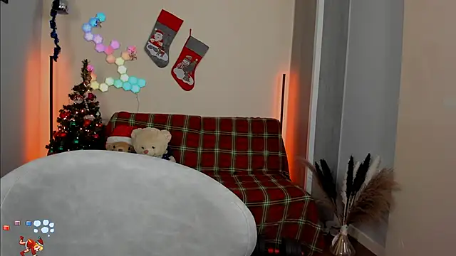 Snapshot of victorias_world chatting on 12-19-24, 10:32 victorias world online show from 12-19-24, 10:32