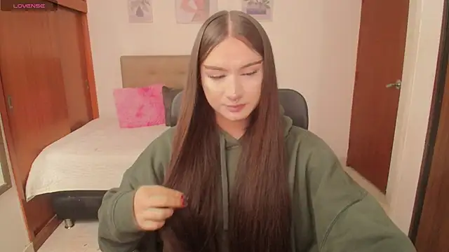 Snapshot of Miley_Baker chatting on 10-24-25, 04:03 Miley Baker online show from 10-24-25, 04:03