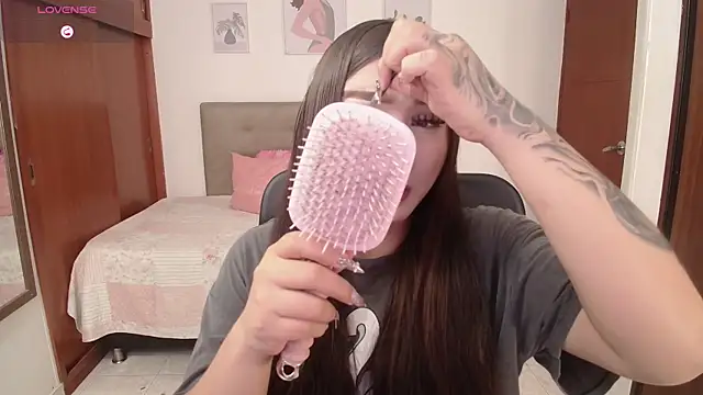 Snapshot of Miley_Baker chatting on 11-28-25, 03:04 Miley Baker online show from 11-28-25, 03:04