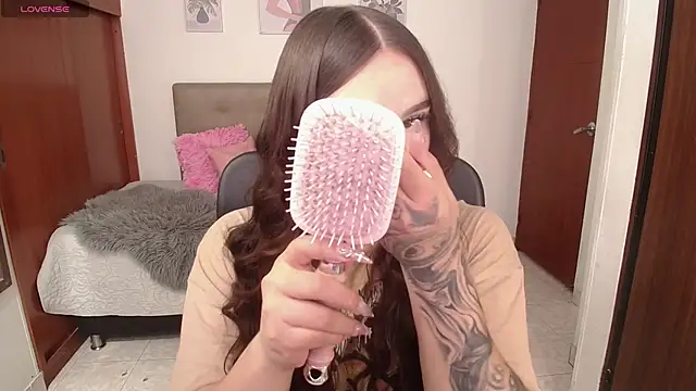 Snapshot of Miley_Baker chatting on 12-04-25, 02:48 Miley Baker online show from 12-04-25, 02:48