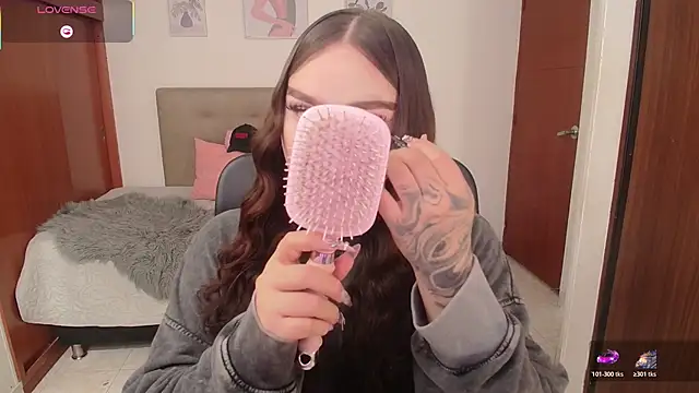 Snapshot of Miley_Baker chatting on 12-05-25, 02:47 Miley Baker online show from 12-05-25, 02:47