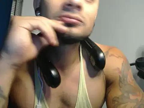 Snapshot of JacobJamess chatting on 02-04-25, 11:49 JacobJamess online show from 02-04-25, 11:49