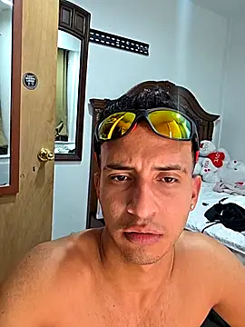 Snapshot of Torresmor chatting on 11-22-25, 01:48 Torresmor online show from 11-22-25, 01:48