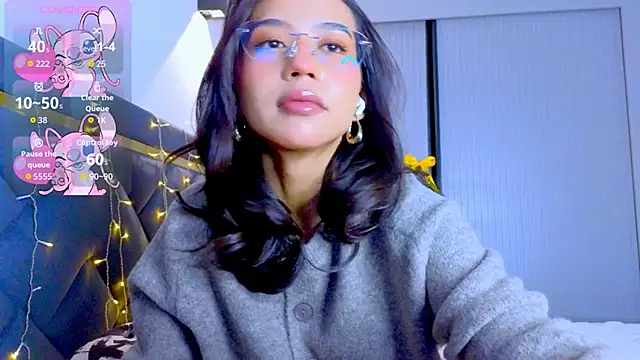 Mia Tin online show from 12-18-25, 04:24