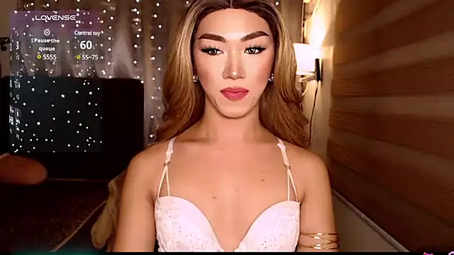 Local Hoelyx online show from 12-21-24, 02:58