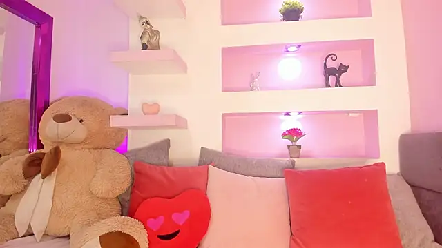  liathompsom09 online show from 12-15-25, 08:35