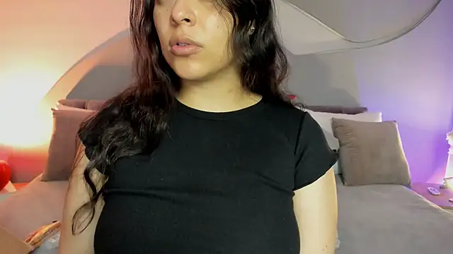 Nicolle W online show from 04-14-26, 02:34