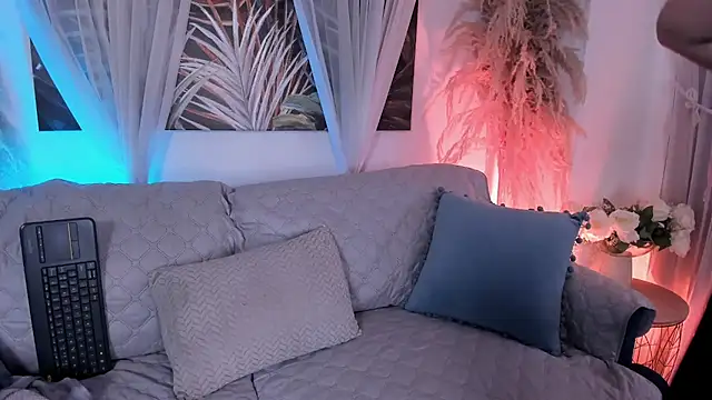 Nicolle W online show from 07-25-26, 09:18