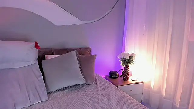 Nicolle W online show from 07-27-26, 11:50