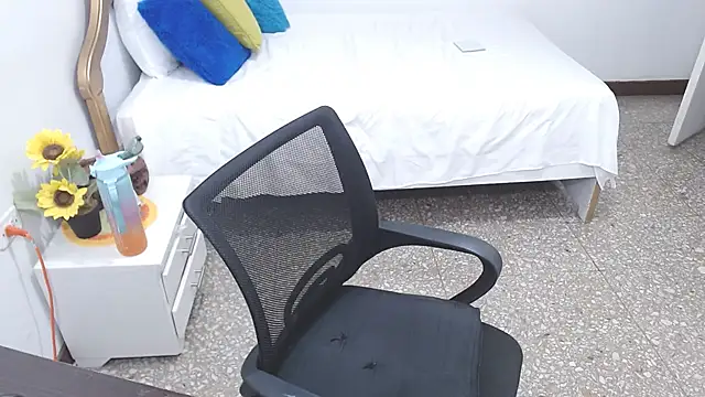 emiliaa hot online show from 02-03-25, 08:35