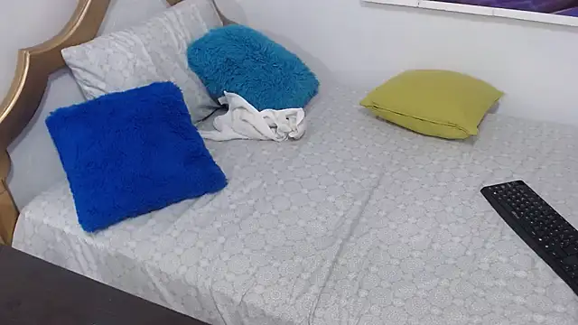 emiliaa hot online show from 02-24-25, 07:52