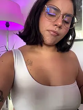 Snapshot of susy_angel chatting on 10-12-25, 09:36 susy angel online show from 10-12-25, 09:36