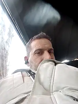 Snapshot of maxbigol chatting on 12-12-24, 03:27 maxbigol online show from 12-12-24, 03:27