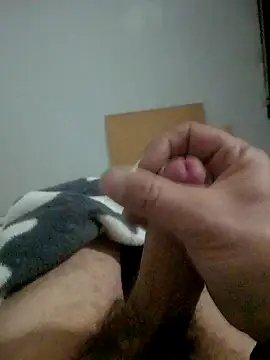 Snapshot of maxbigol chatting on 12-17-24, 01:29 maxbigol online show from 12-17-24, 01:29