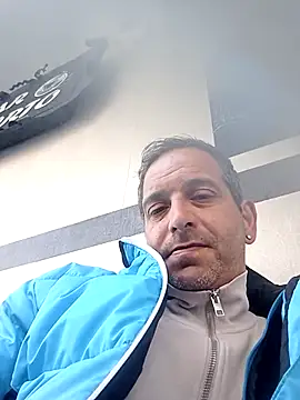 Snapshot of maxbigol chatting on 03-09-25, 10:30 maxbigol online show from 03-09-25, 10:30