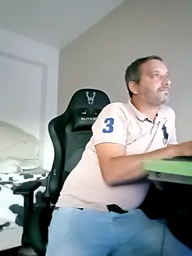 Snapshot of maxbigol chatting on 09-13-25, 06:18 maxbigol online show from 09-13-25, 06:18