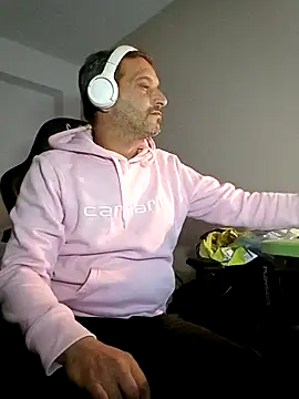 Snapshot of maxbigol chatting on 09-28-25, 08:36 maxbigol online show from 09-28-25, 08:36