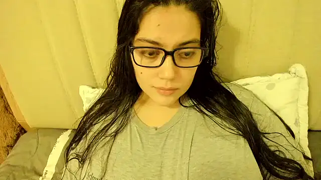 Snapshot of roniewester chatting on 06-19-26, 11:30 roniewester online show from 06-19-26, 11:30