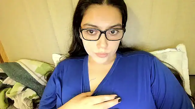 Snapshot of roniewester chatting on 06-28-26, 11:00 roniewester online show from 06-28-26, 11:00