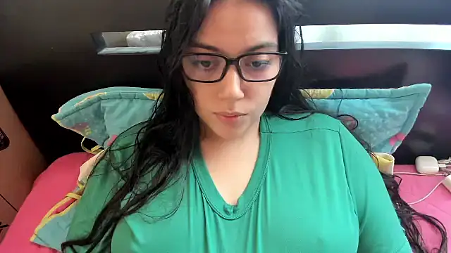 Snapshot of roniewester chatting on 07-14-26, 04:34 roniewester online show from 07-14-26, 04:34