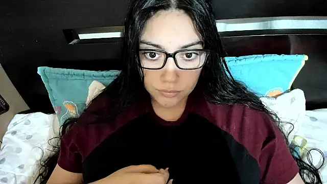 Snapshot of roniewester chatting on 07-30-26, 11:37 roniewester online show from 07-30-26, 11:37