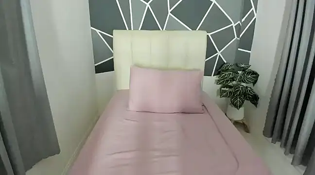 Snapshot of Sweethonjane chatting on 12-18-24, 10:57 Sweethonjane online show from 12-18-24, 10:57