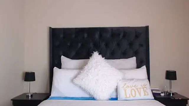 Snapshot of Sexynaughty_Gal chatting on 11-08-25, 09:46 Sexynaughty Gal online show from 11-08-25, 09:46