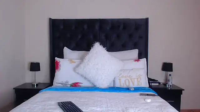 Snapshot of Sexynaughty_Gal chatting on 12-05-25, 06:59 Sexynaughty Gal online show from 12-05-25, 06:59