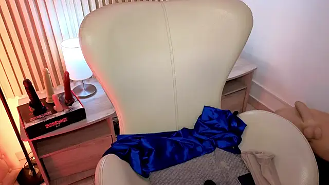 MarianL0ve online show from 10-04-25, 10:46