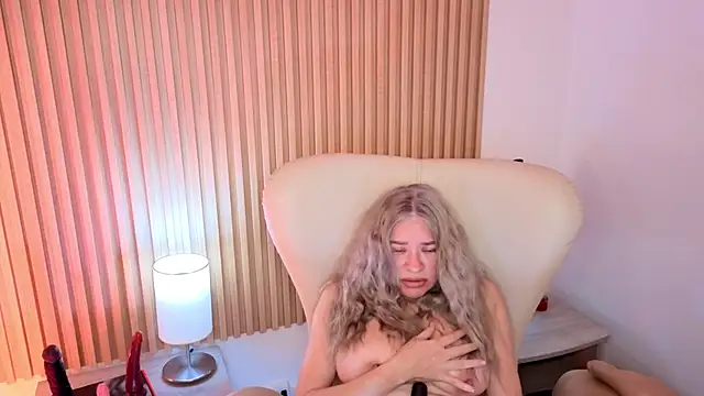 MarianL0ve online show from 10-14-25, 10:49