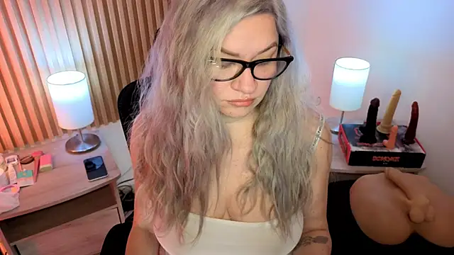 MarianL0ve online show from 04-15-26, 10:44