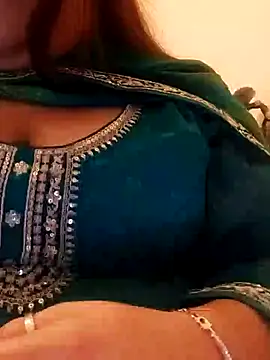 Snapshot of Srishtijain51 chatting on 10-31-25, 11:44 Srishtijain51 online show from 10-31-25, 11:44
