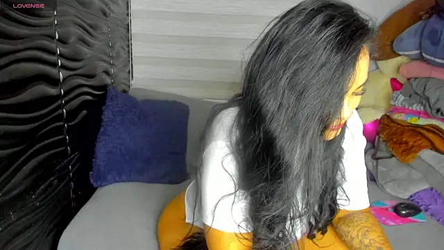 Snapshot of Pocahontas_d chatting on 06-07-26, 04:05 Pocahontas d online show from 06-07-26, 04:05