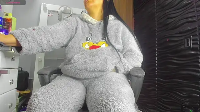 Snapshot of Pocahontas_d chatting on 07-26-26, 06:43 Pocahontas d online show from 07-26-26, 06:43