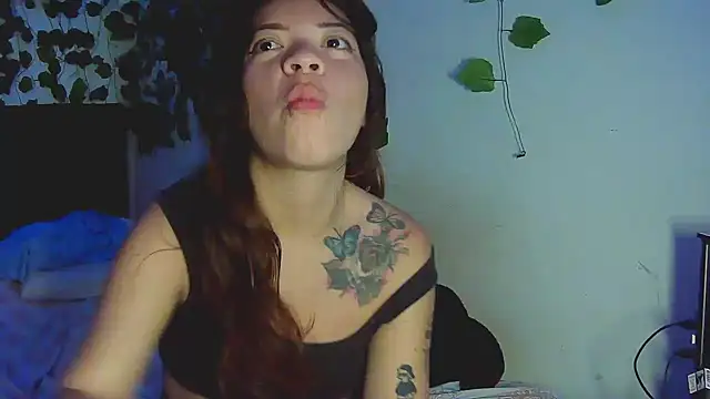 Snapshot of fresa_caliente chatting on 12-02-24, 08:55 fresa caliente online show from 12-02-24, 08:55
