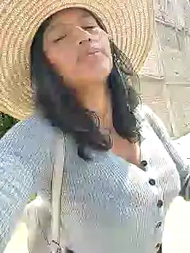 Snapshot of sexi_noemi chatting on 02-25-25, 03:27 sexi noemi online show from 02-25-25, 03:27