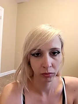 AmethystFoxx online show from 10-21-25, 09:04